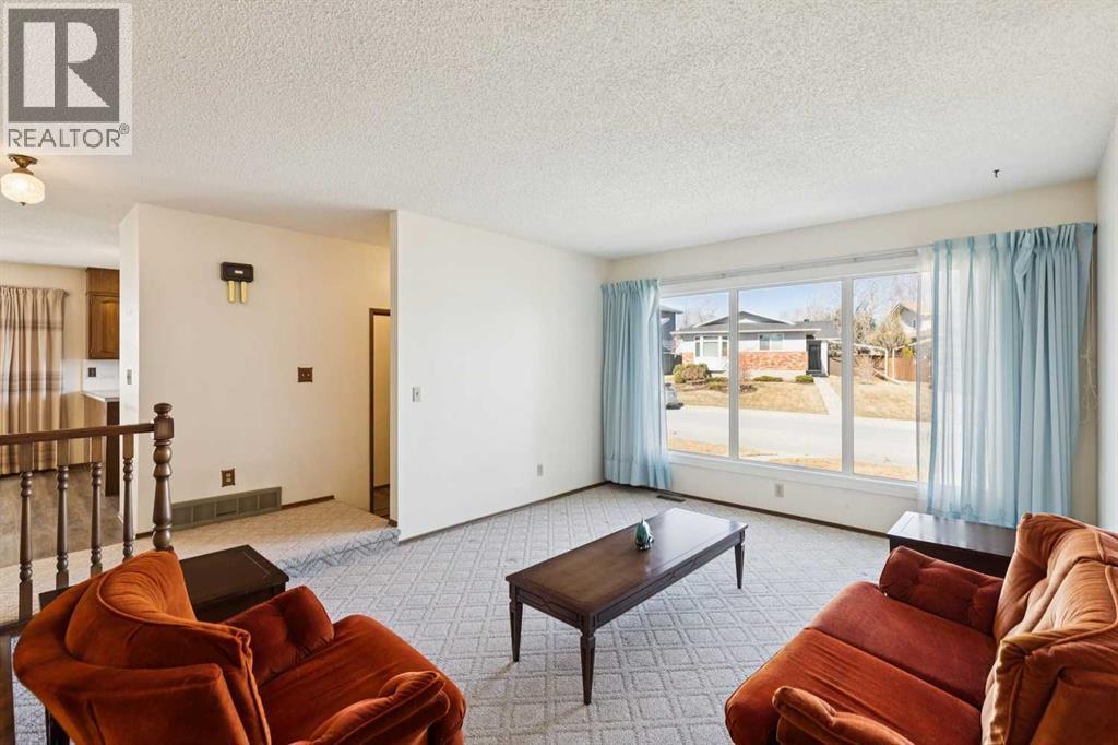 Single Family House 4 Level for Sale in   Avenue SW Woodbine Calgary 