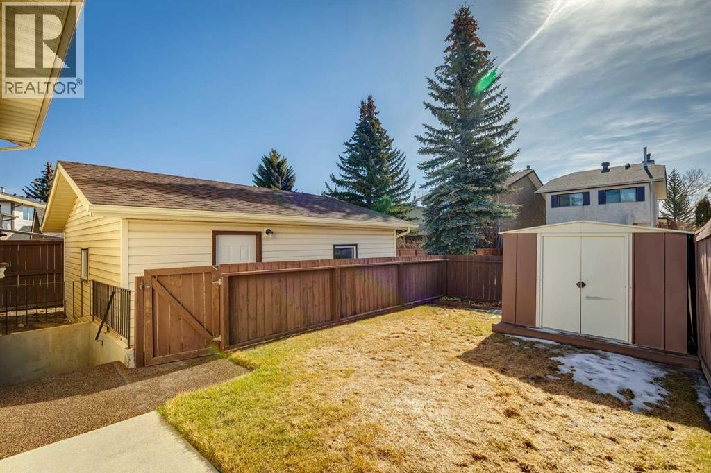 Single Family House 4 Level for Sale in   Avenue SW Woodbine Calgary 