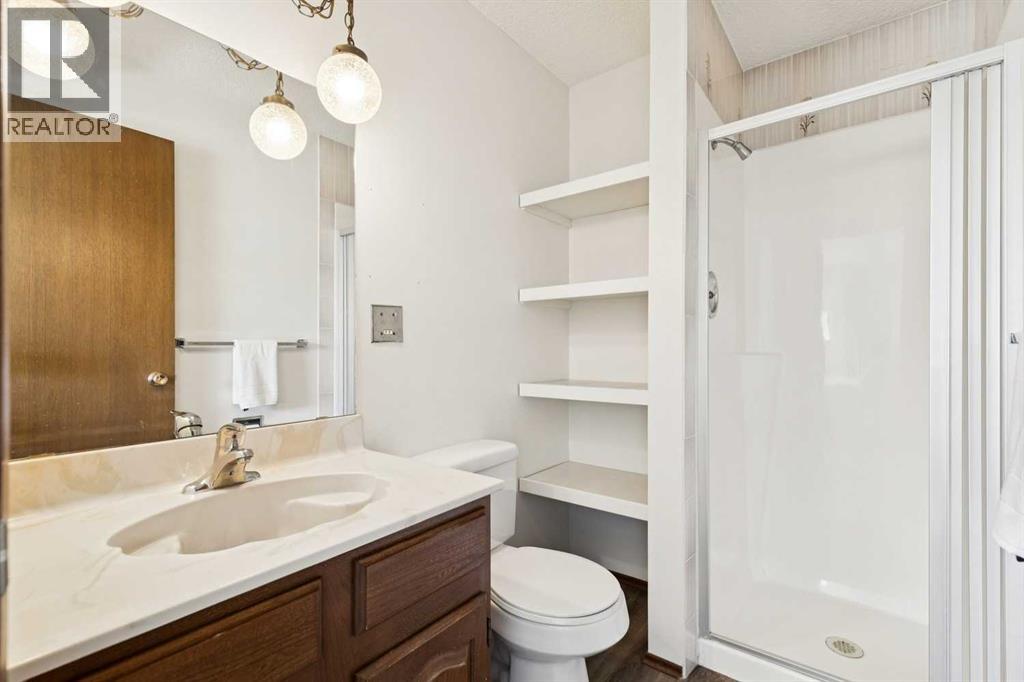 Single Family House 4 Level for Sale in   Avenue SW Woodbine Calgary 