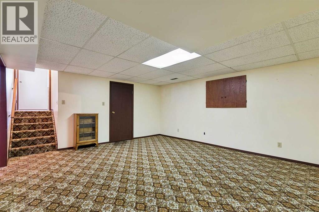 Single Family House 4 Level for Sale in   Avenue SW Woodbine Calgary 