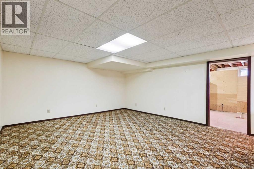 Single Family House 4 Level for Sale in   Avenue SW Woodbine Calgary 