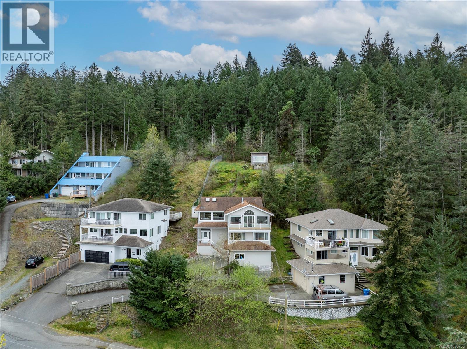 4895 LAGUNA WAY - Image 3