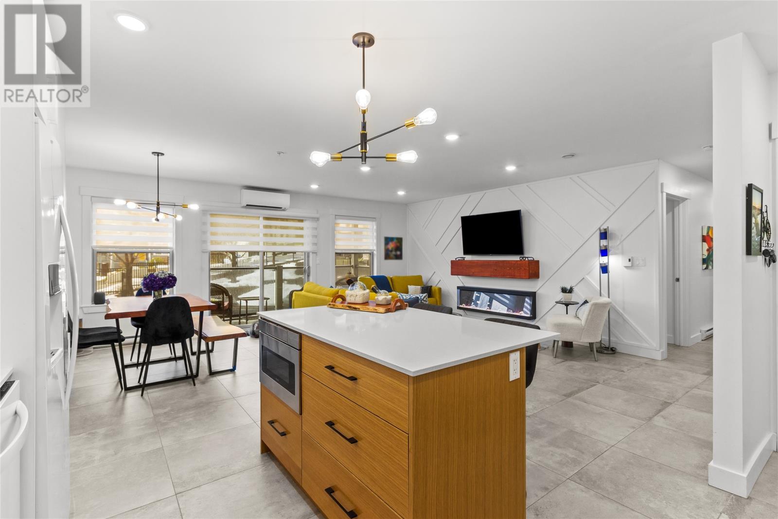 #104 181 HAMILTON AVENUE - 11