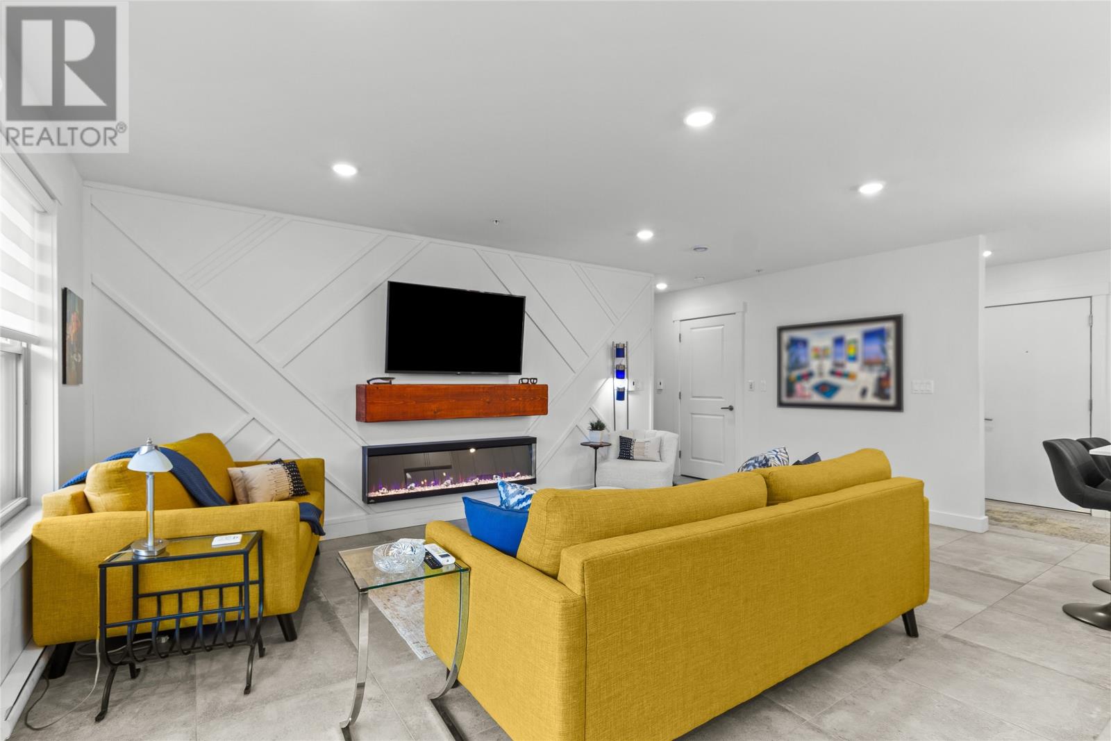 #104 181 HAMILTON AVENUE - 18