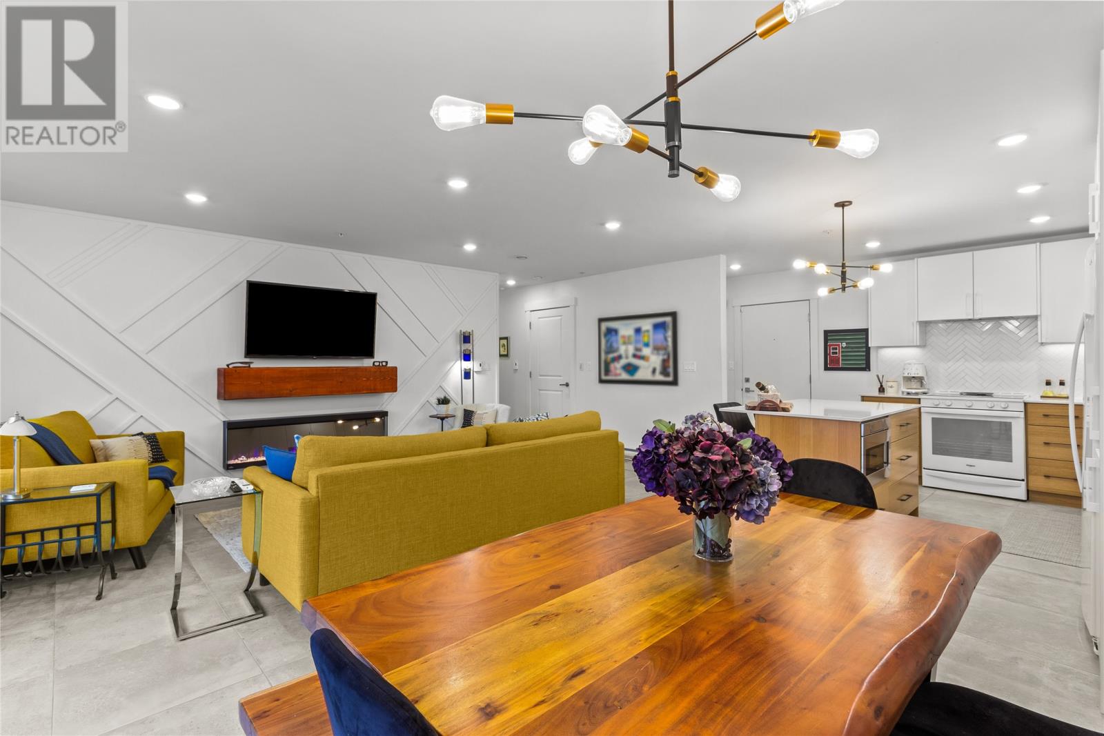 #104 181 HAMILTON AVENUE - 19