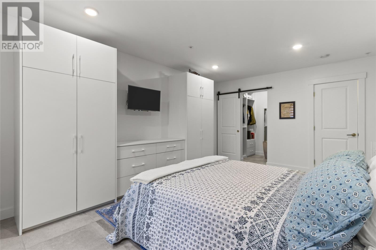 #104 181 HAMILTON AVENUE - 22