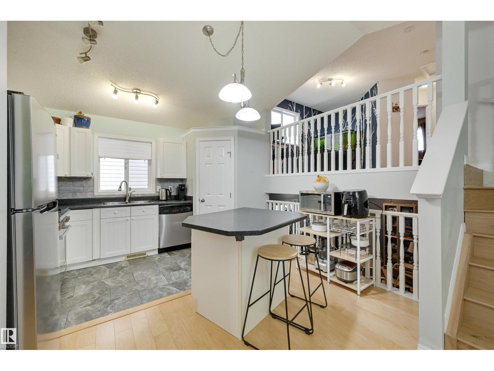 5811 SUTTER PL NW, Edmonton