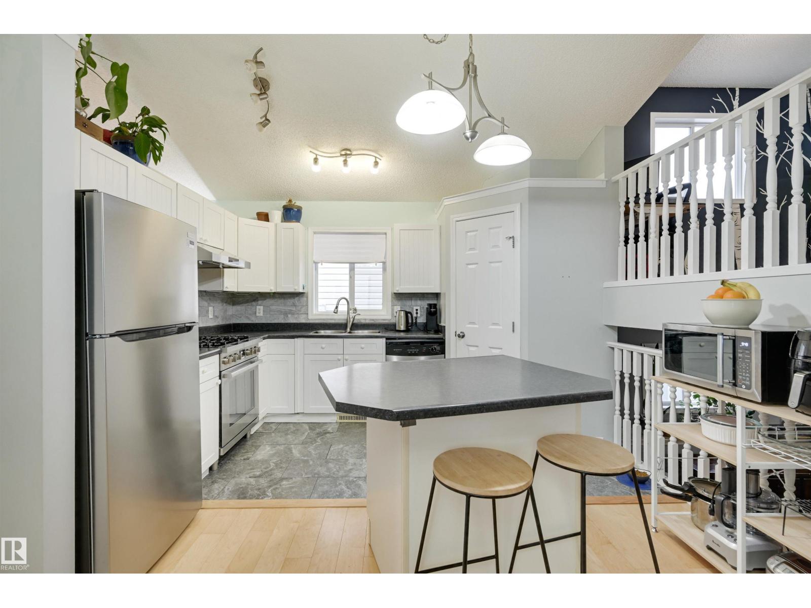 5811 SUTTER PL NW, Edmonton