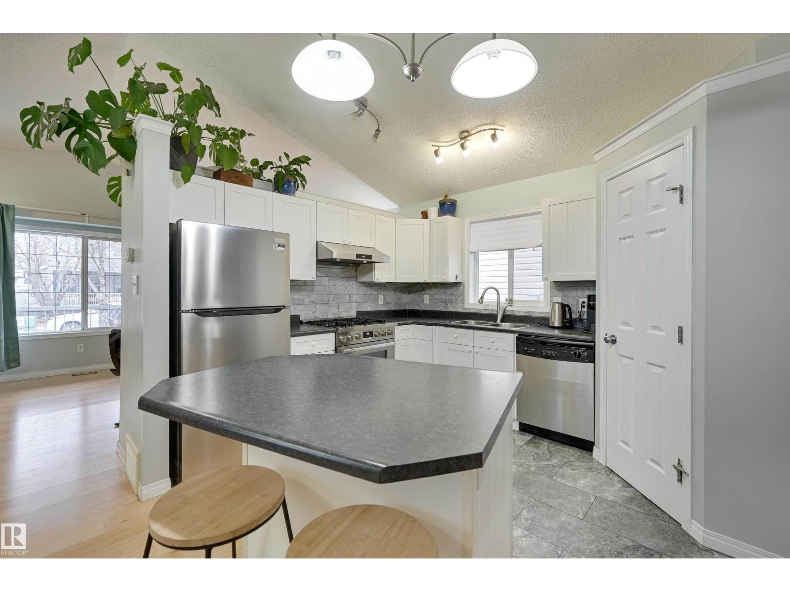 5811 SUTTER PL NW, Edmonton