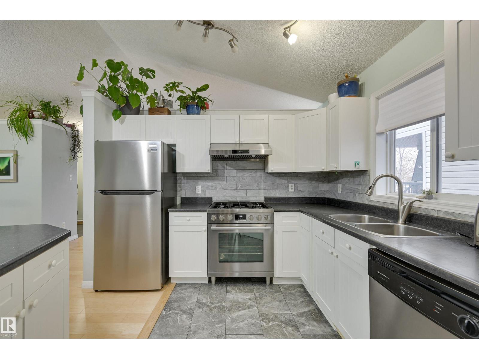 5811 SUTTER PL NW, Edmonton