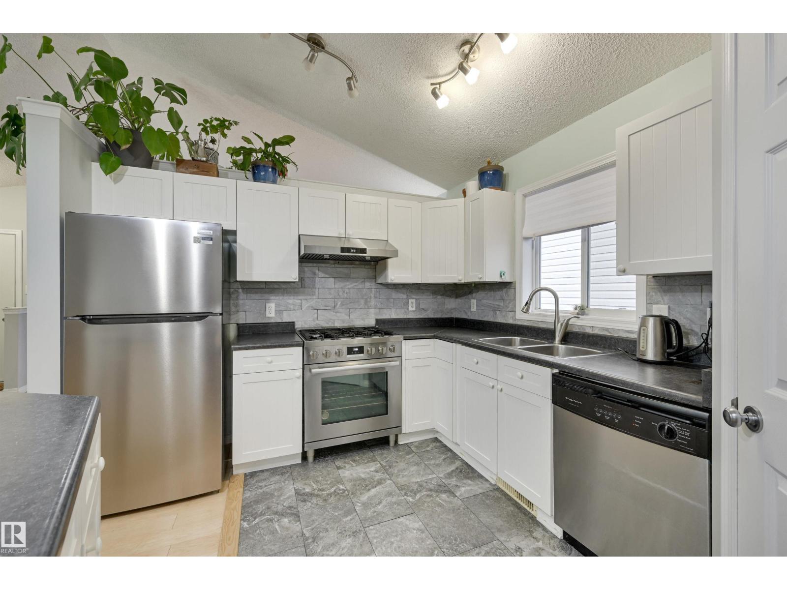 5811 SUTTER PL NW, Edmonton