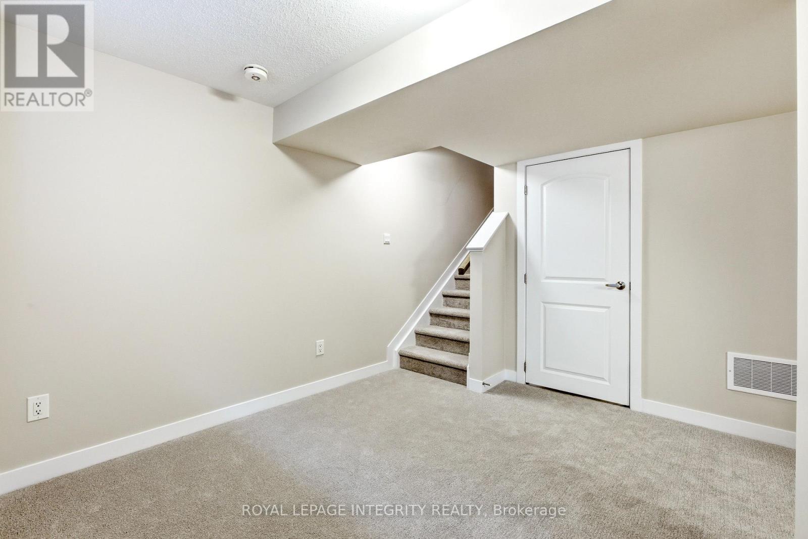 418 LES EMMERSON DRIVE - 38