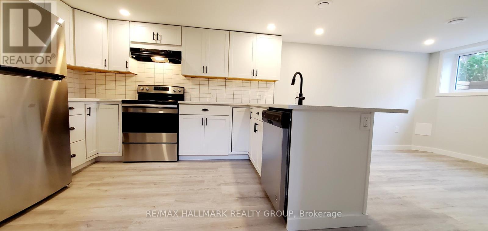 1329 BLOOMSBURY CRESCENT — photo 17