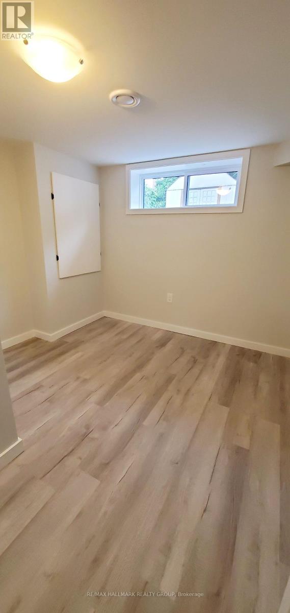 1329 BLOOMSBURY CRESCENT — photo 26