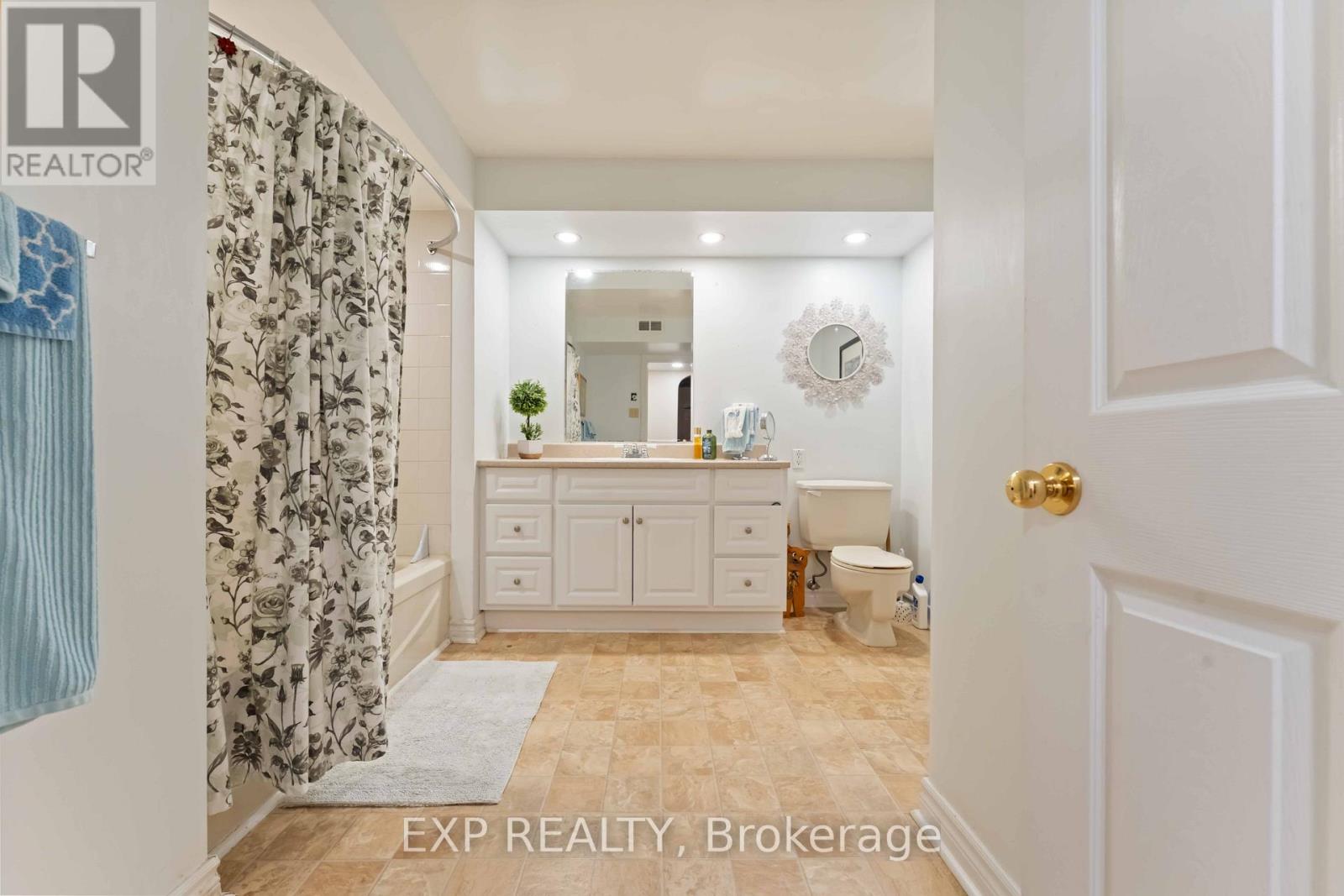 16 EVELYN STREET — photo 22