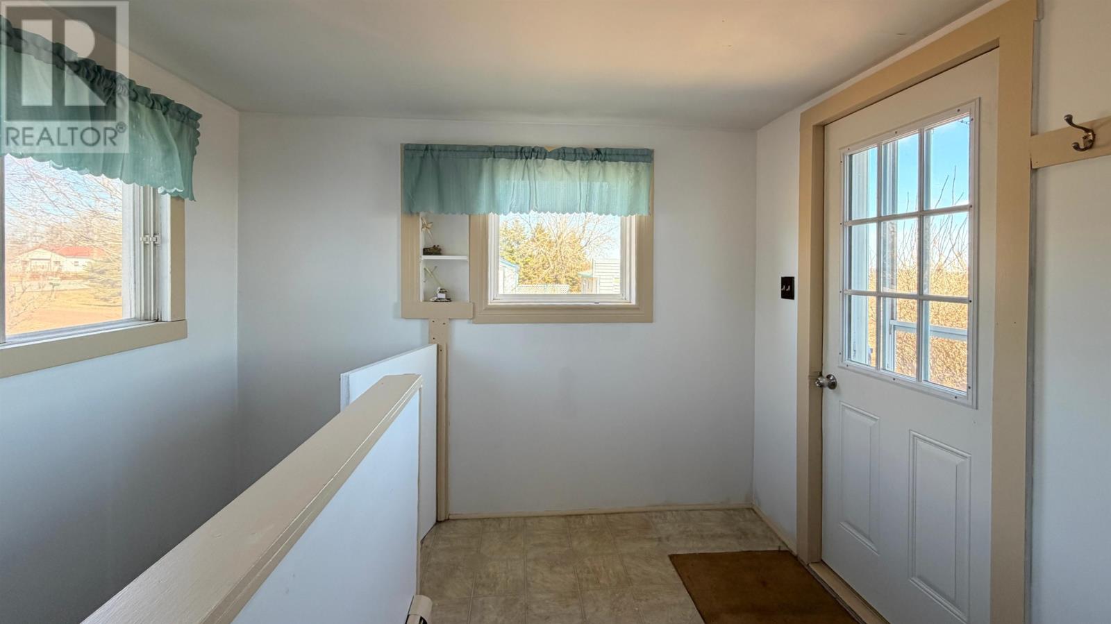 39214 Western Road - Image 17