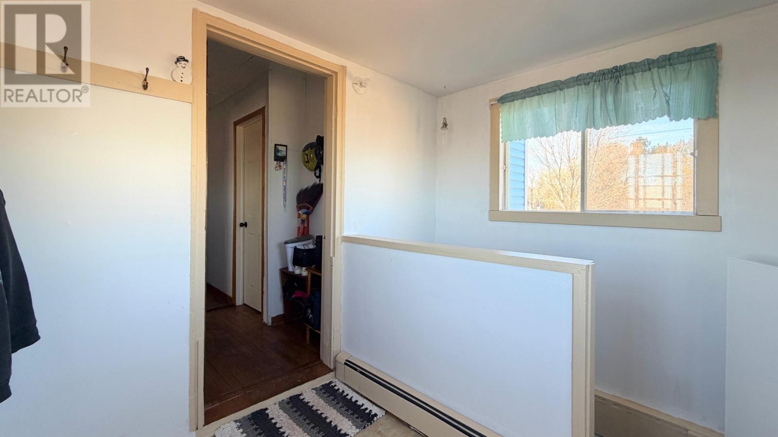 39214 Western Road - Image 18