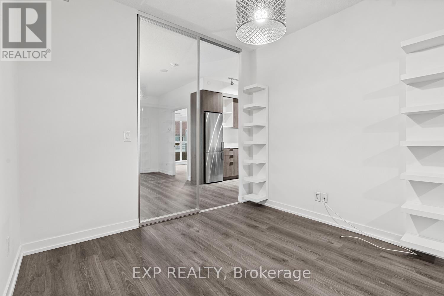 #314 200 SACKVILLE STREET - 26