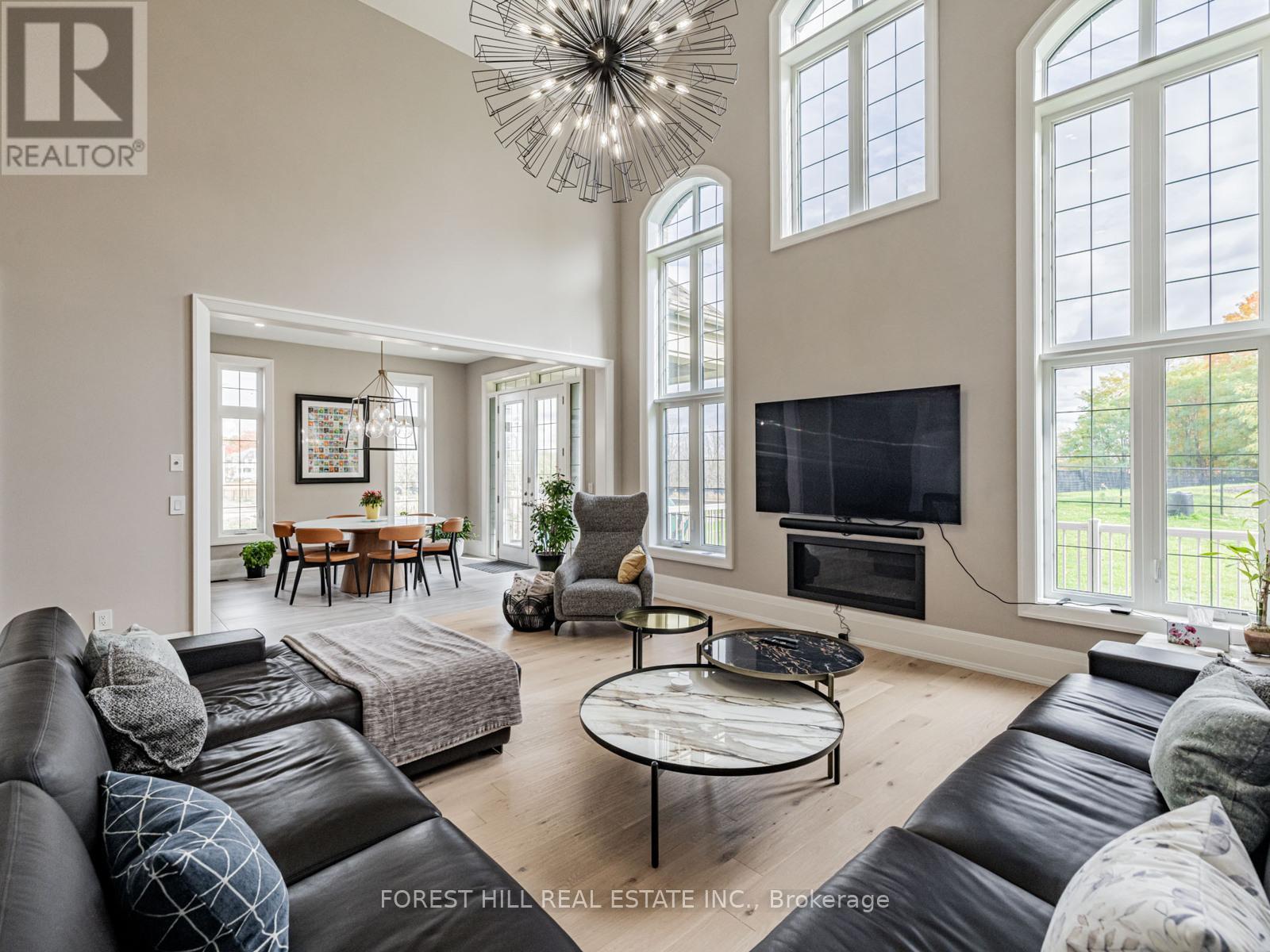 13 PELLEGRINI DRIVE - 21
