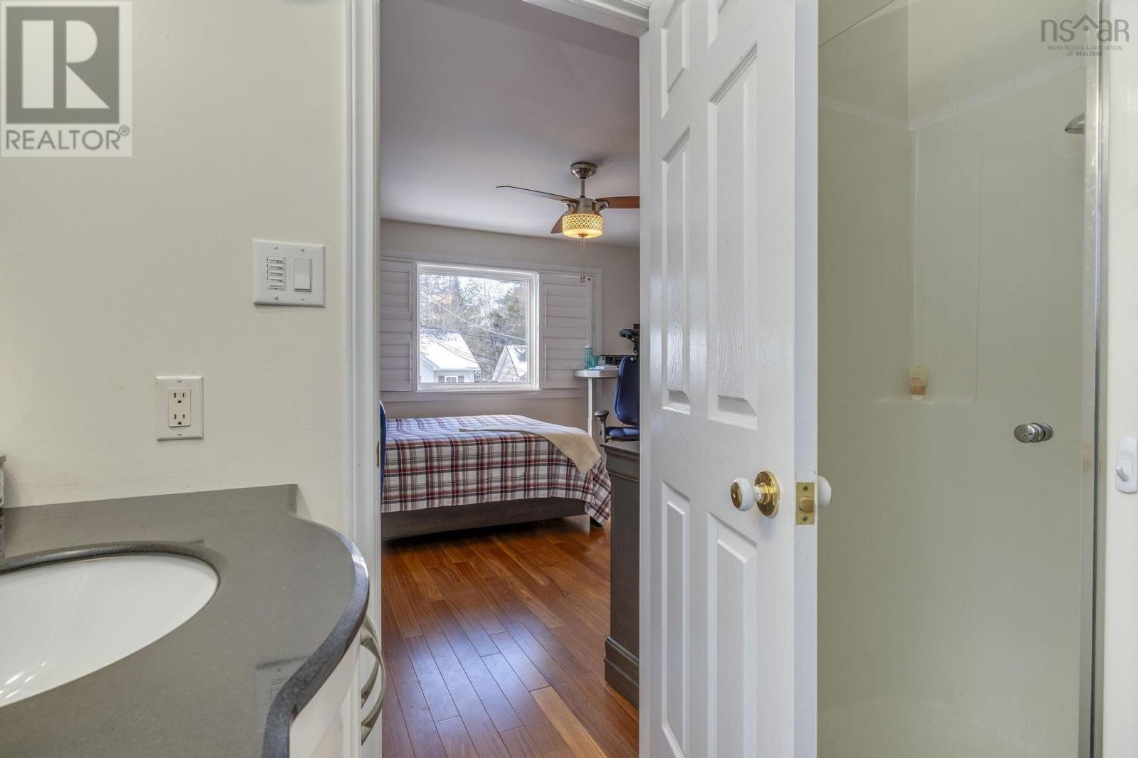 Property 38 of 50 of 68 Royal Masts Way