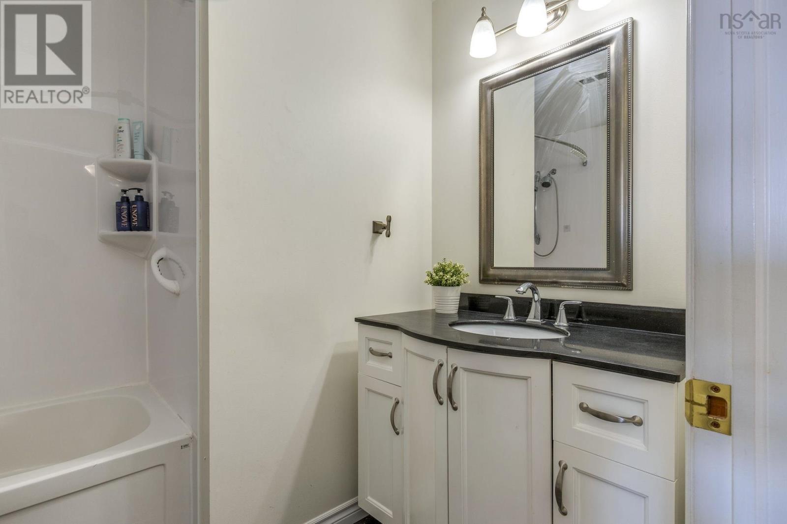 Property 37 of 50 of 68 Royal Masts Way