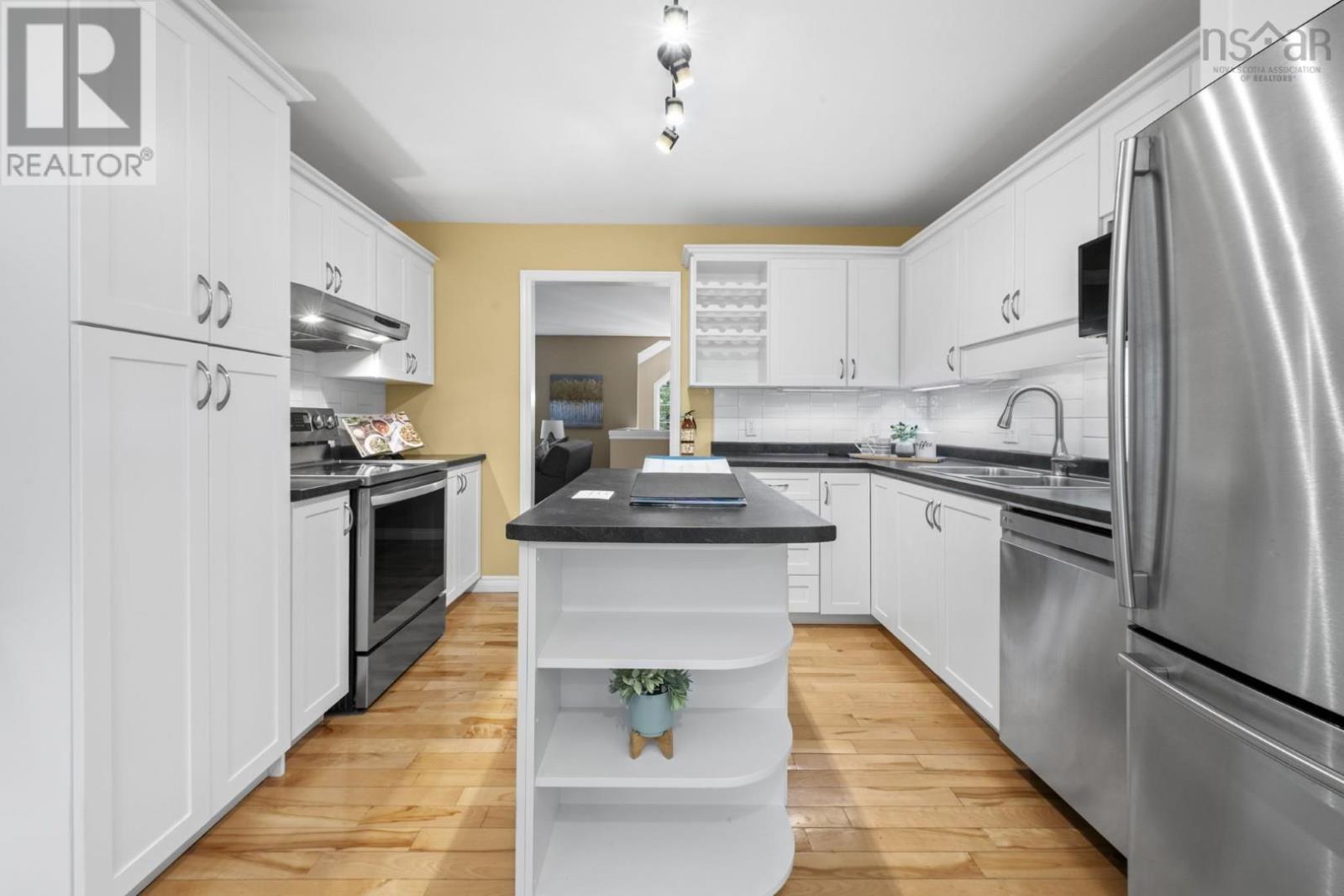 Property 10 of 51 of 32 Bristol Avenue