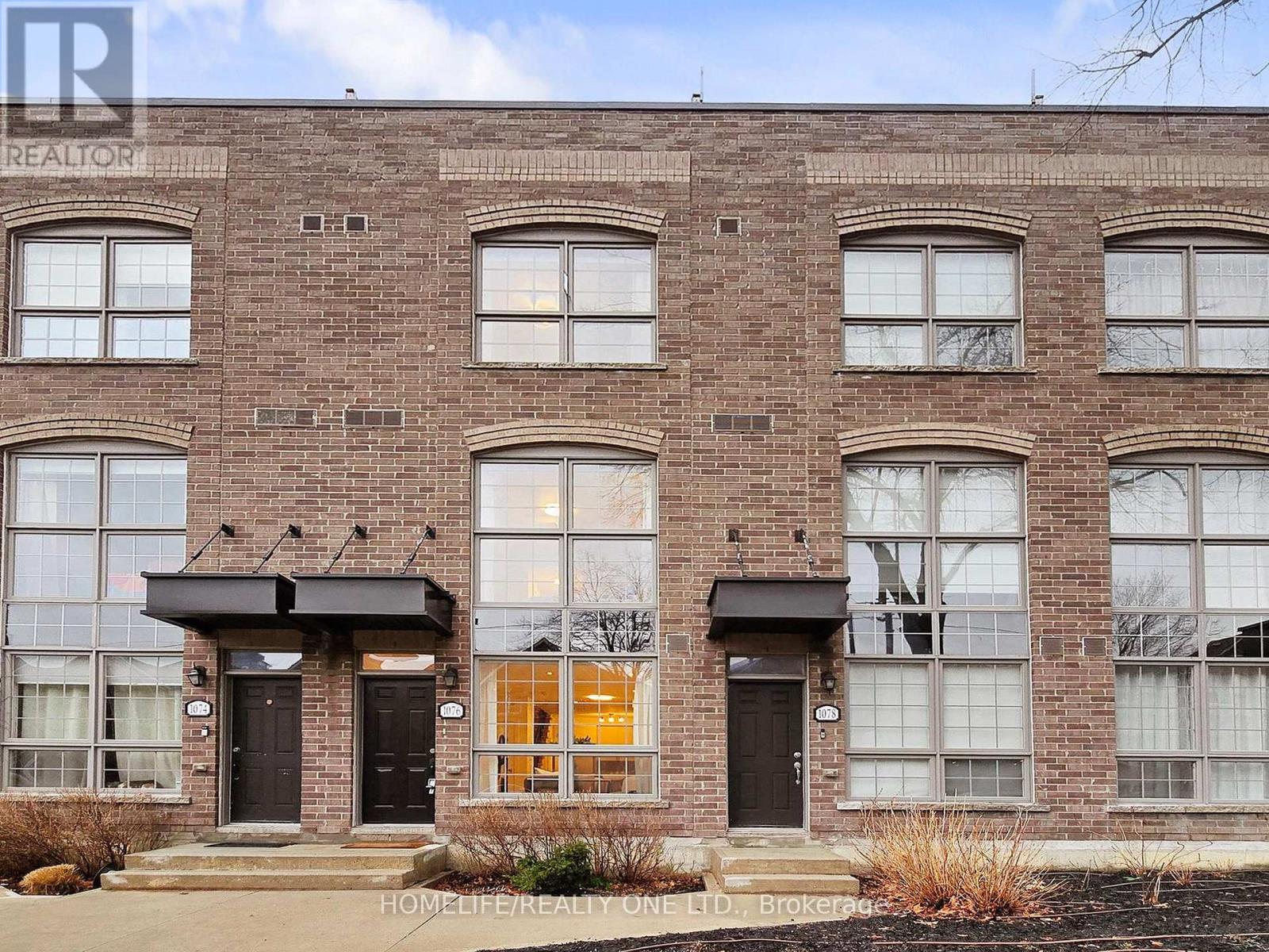 1076 LANSDOWNE AVENUE - 36