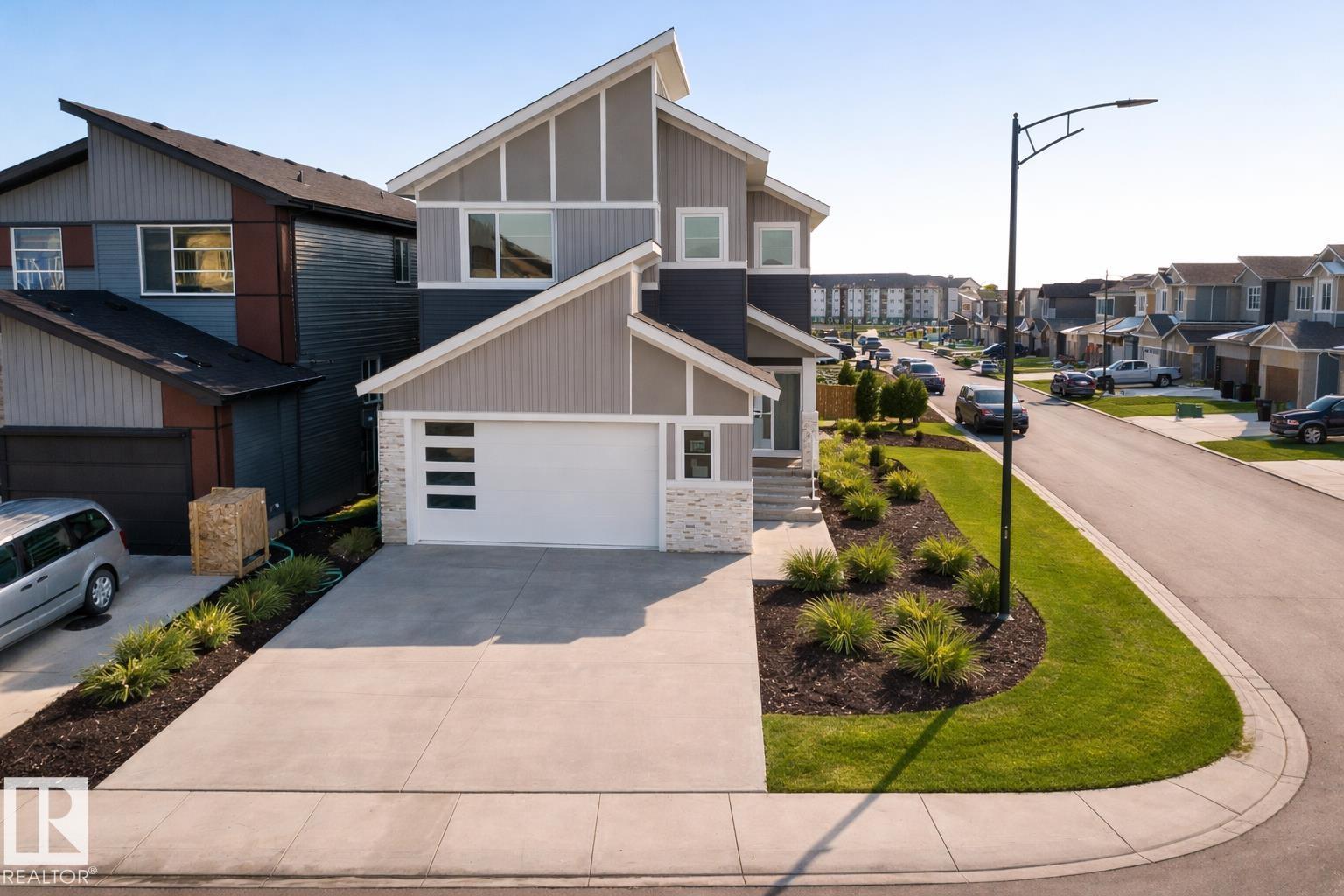 6449 28 AV SW - 1