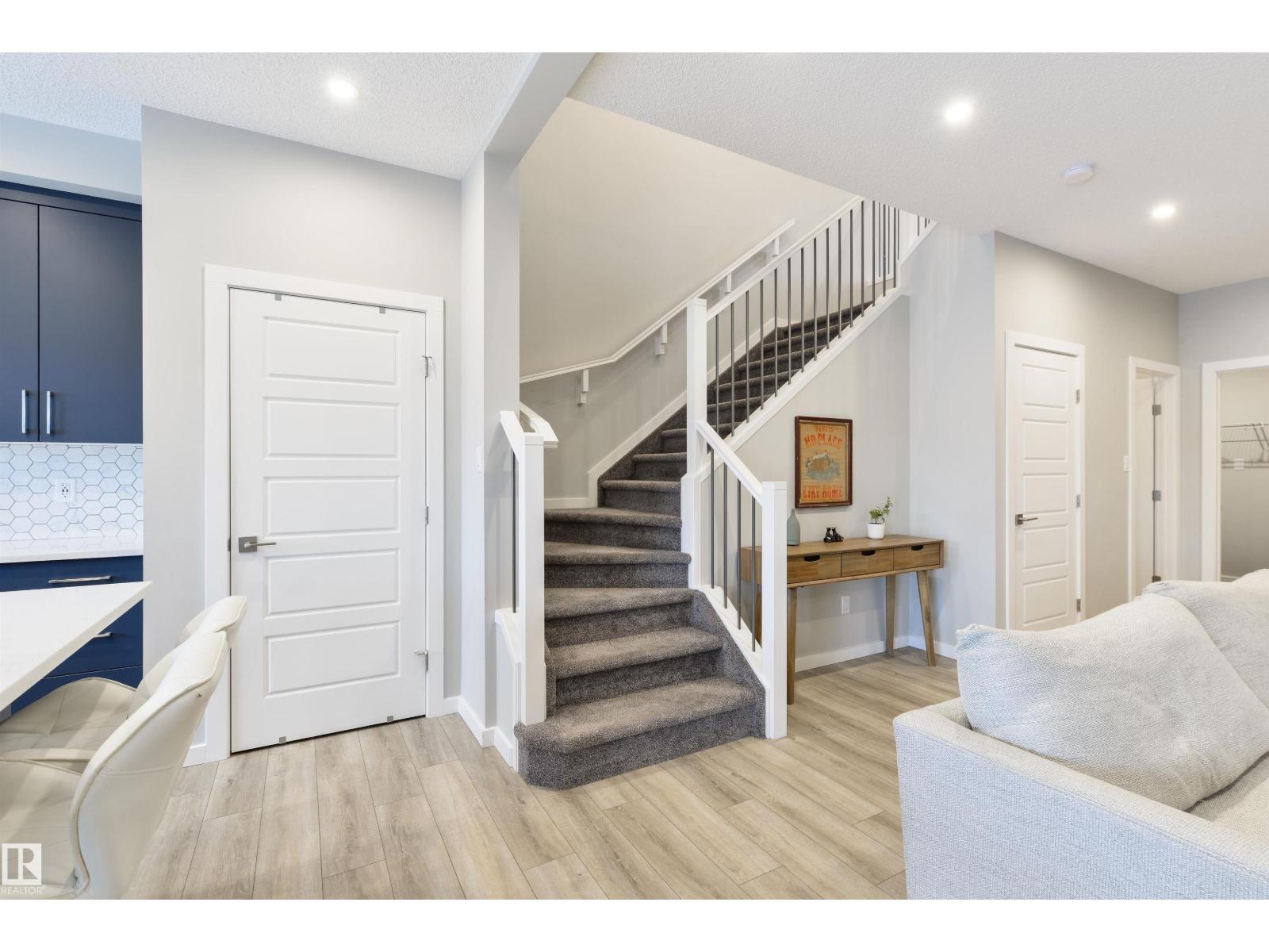 5361 LARK LD NW, Edmonton