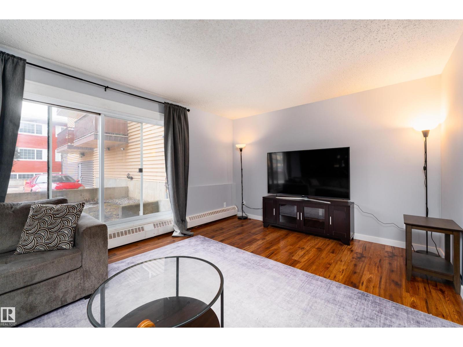 #26 10208 113 ST NW - 7