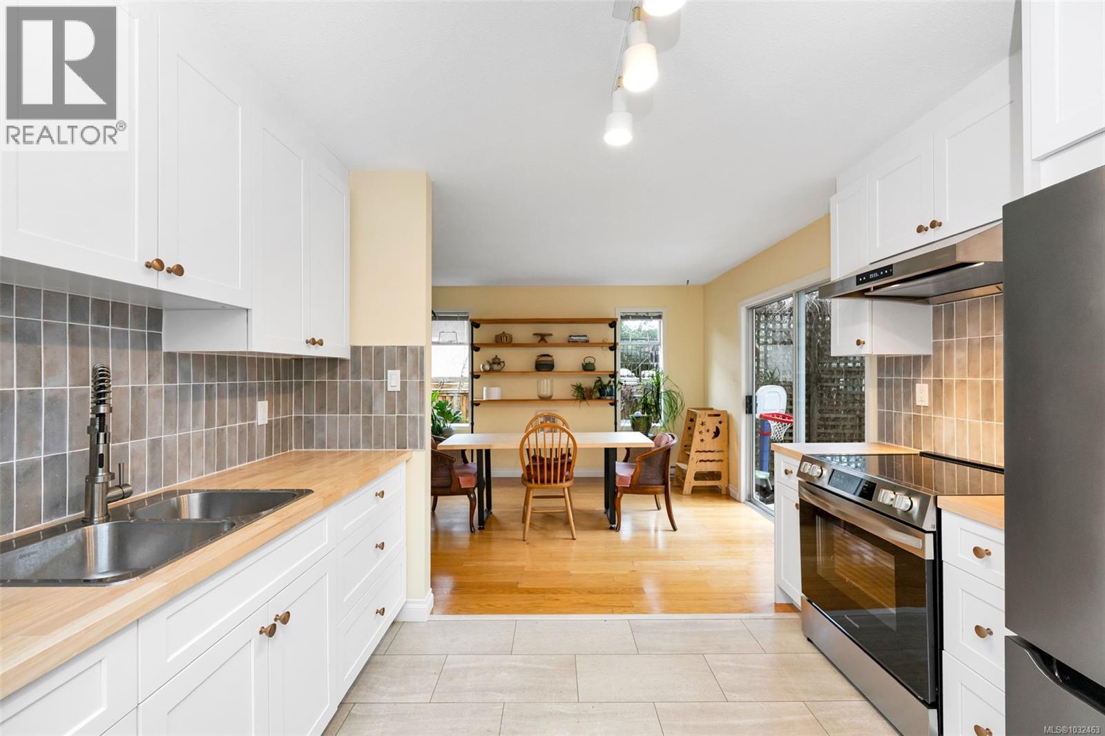  2624 Forbes Street, Victoria