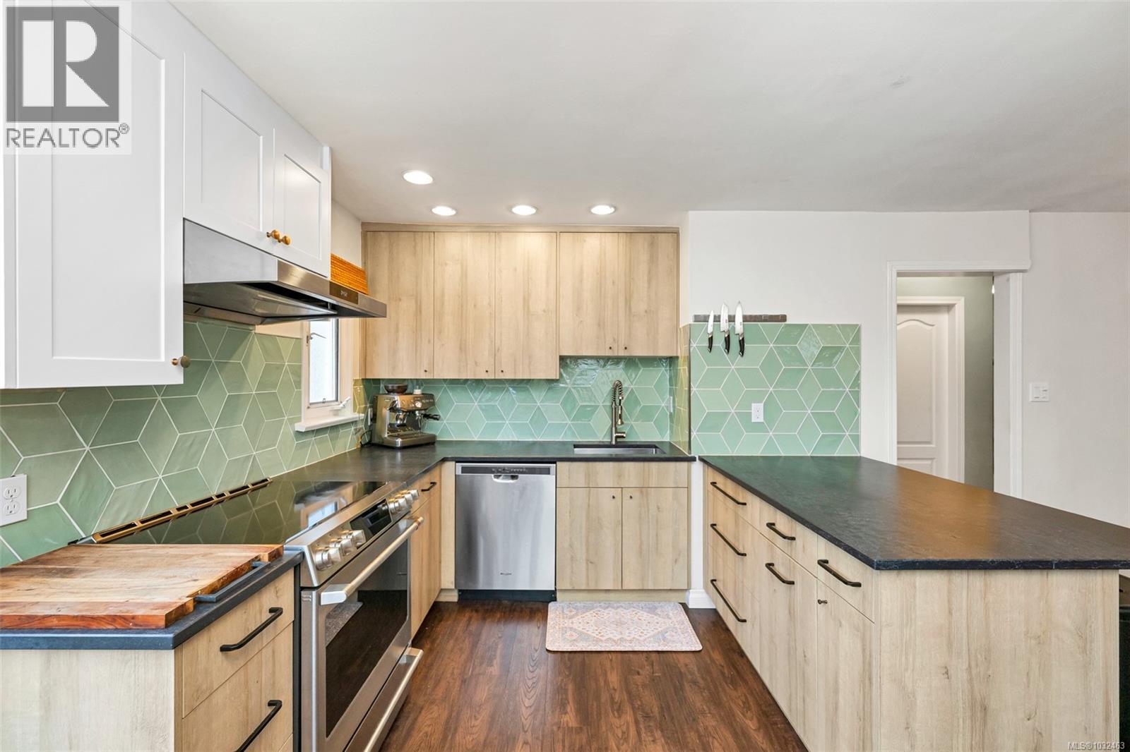  2624 Forbes Street, Victoria