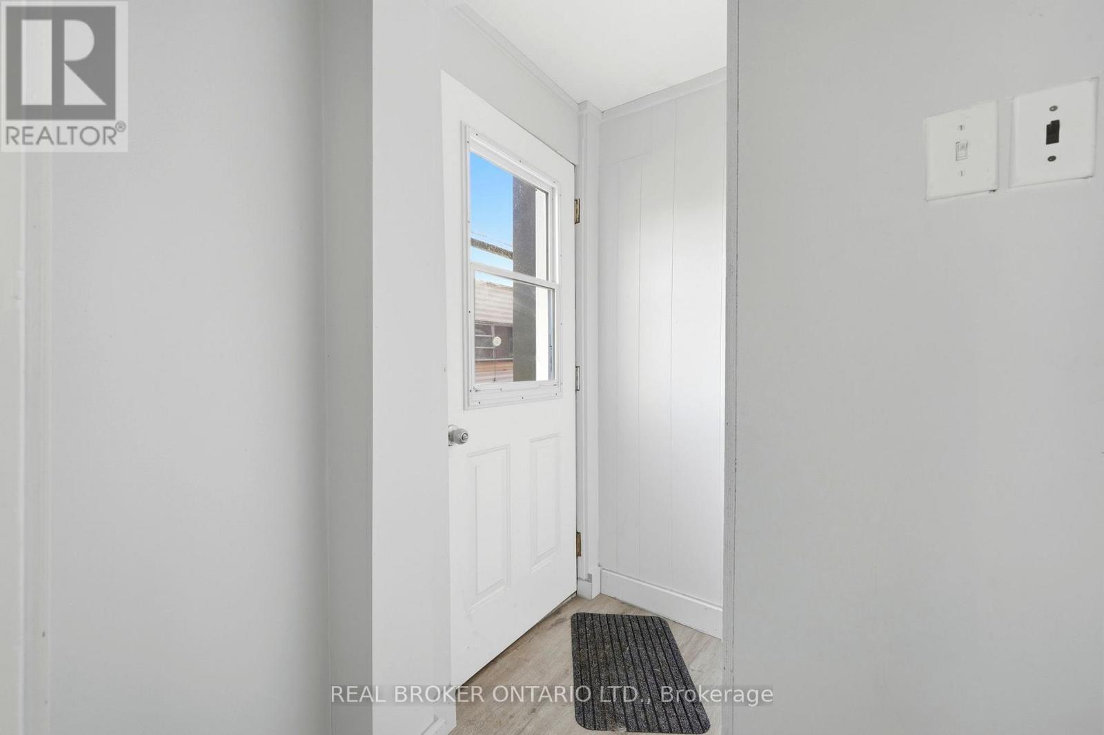 2039 VICTORIA STREET - 17