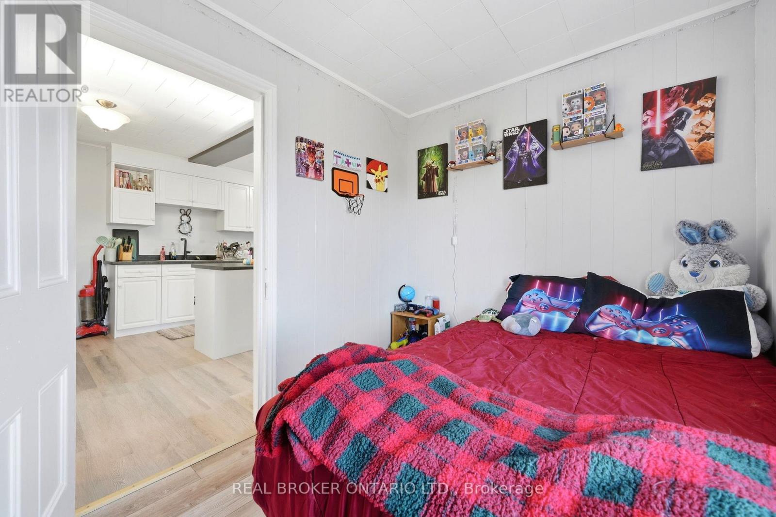 2039 VICTORIA STREET - 25
