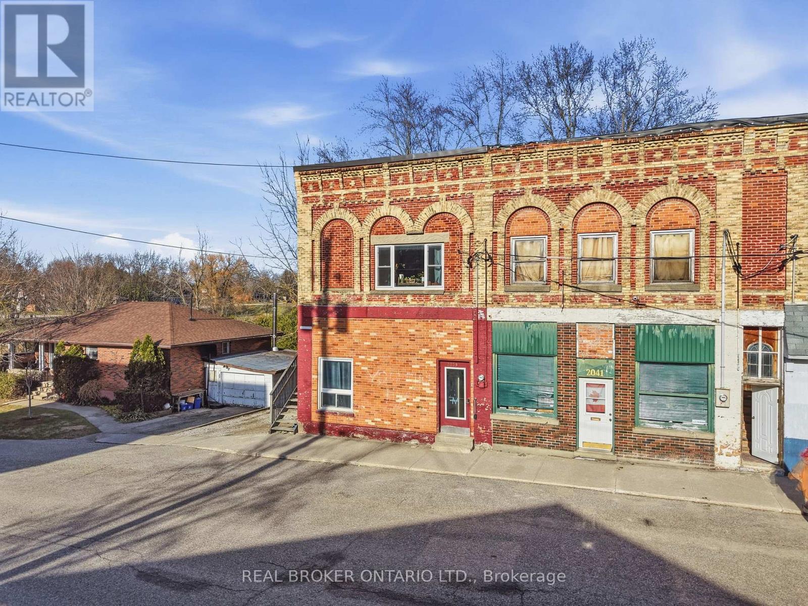 2039 VICTORIA STREET - 40