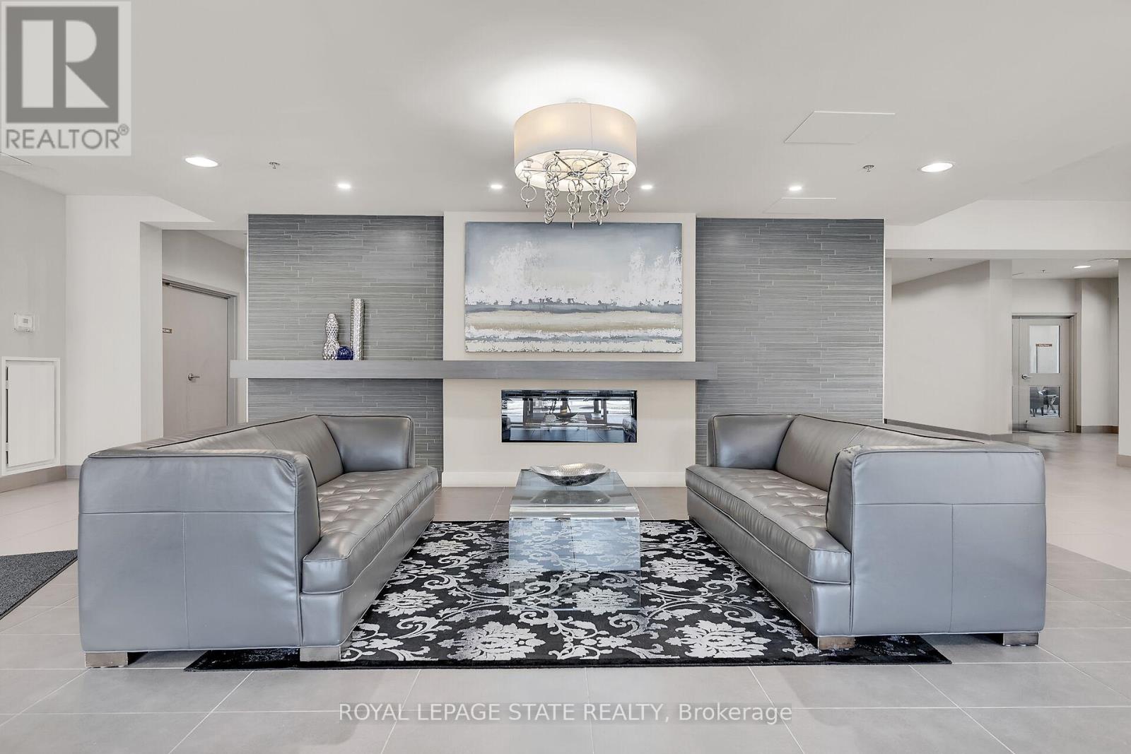 #804 90 CHARLTON AVENUE W - 29