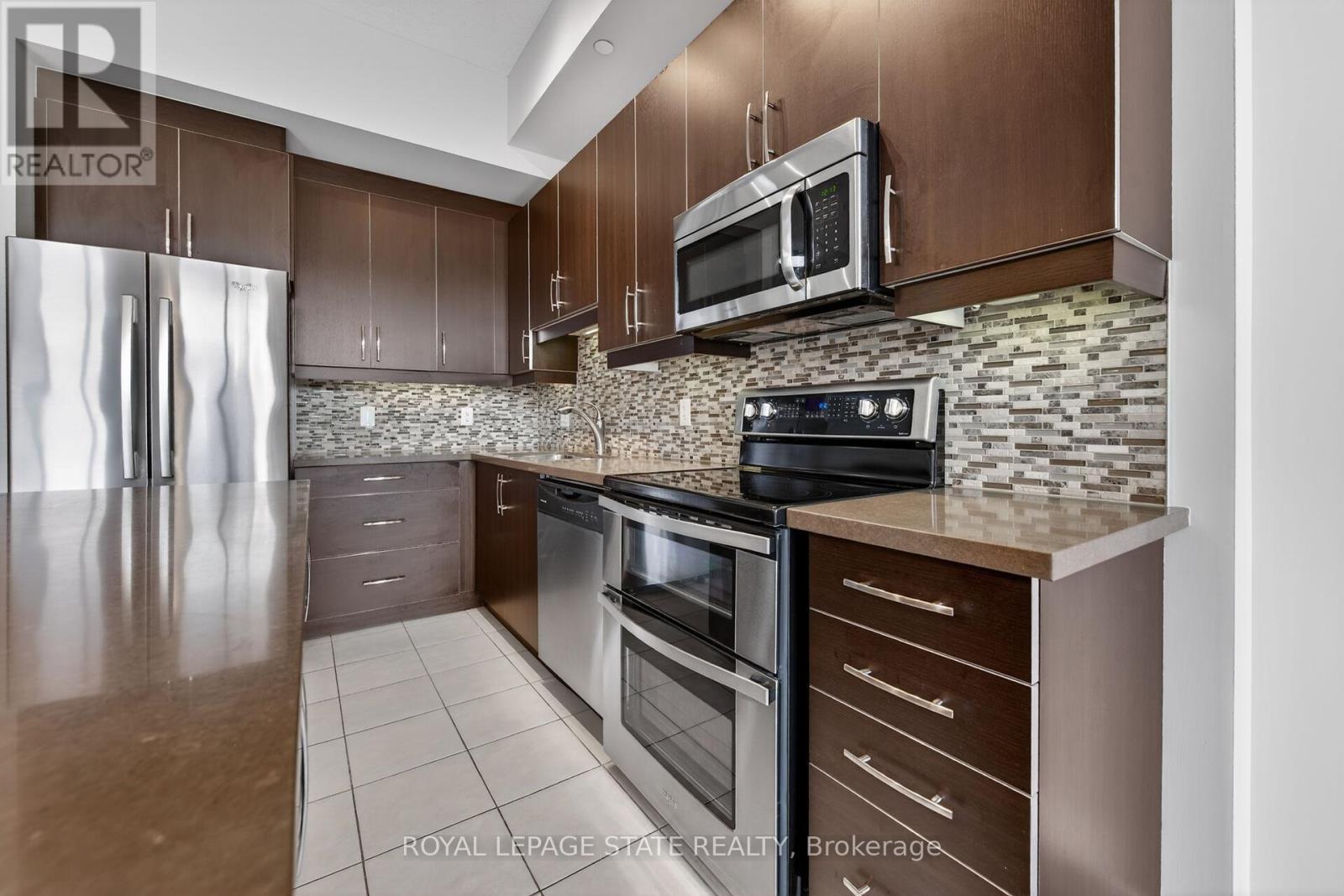 #804 90 CHARLTON AVENUE W - 8