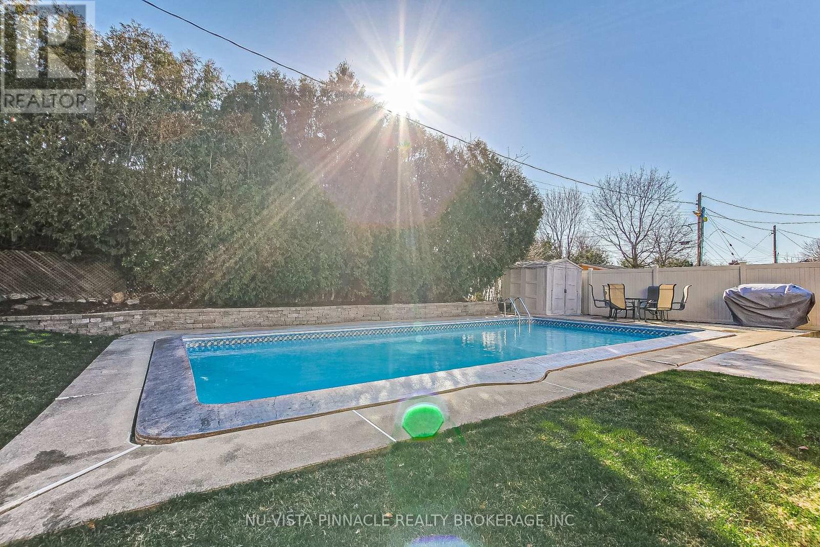 286 PANORAMA CRESCENT Property Photo