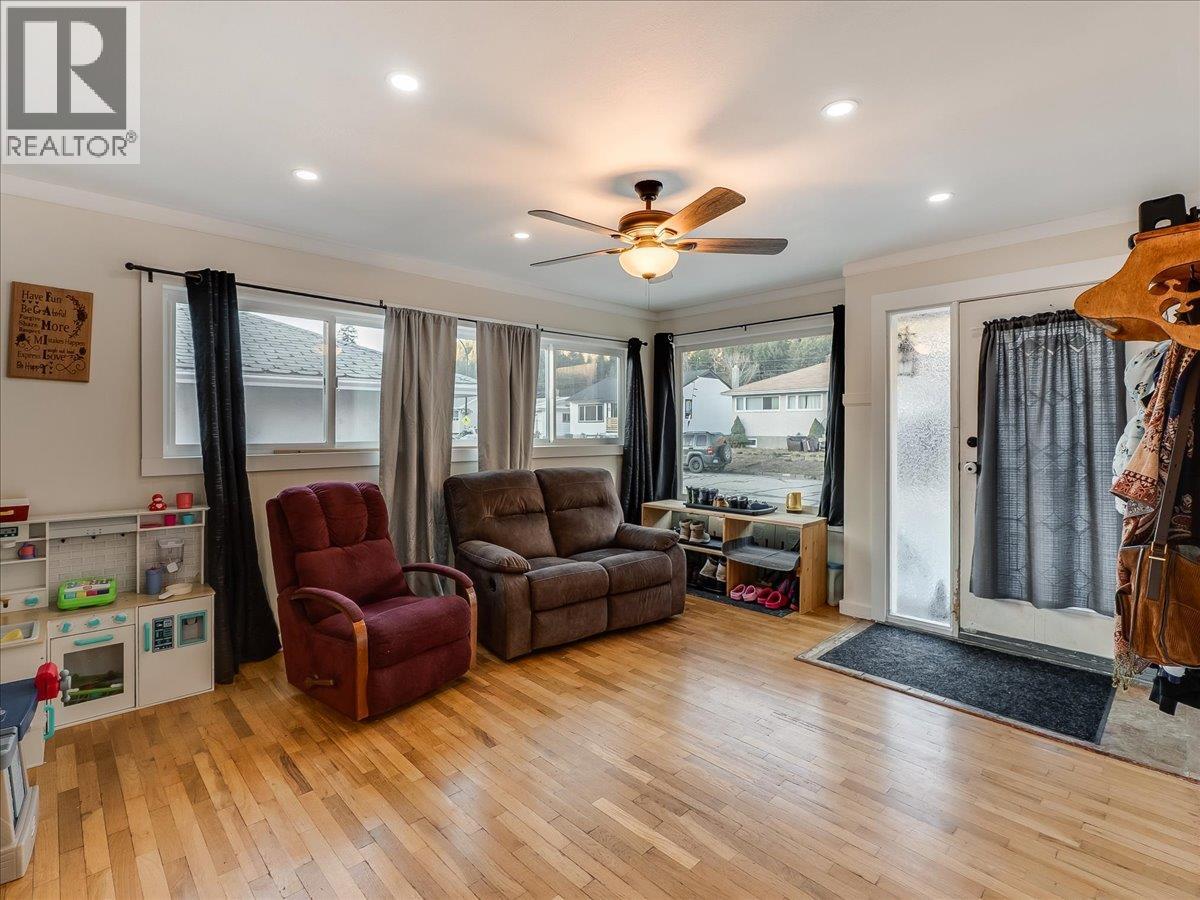 3330 DAHLIA CRESCENT - 11