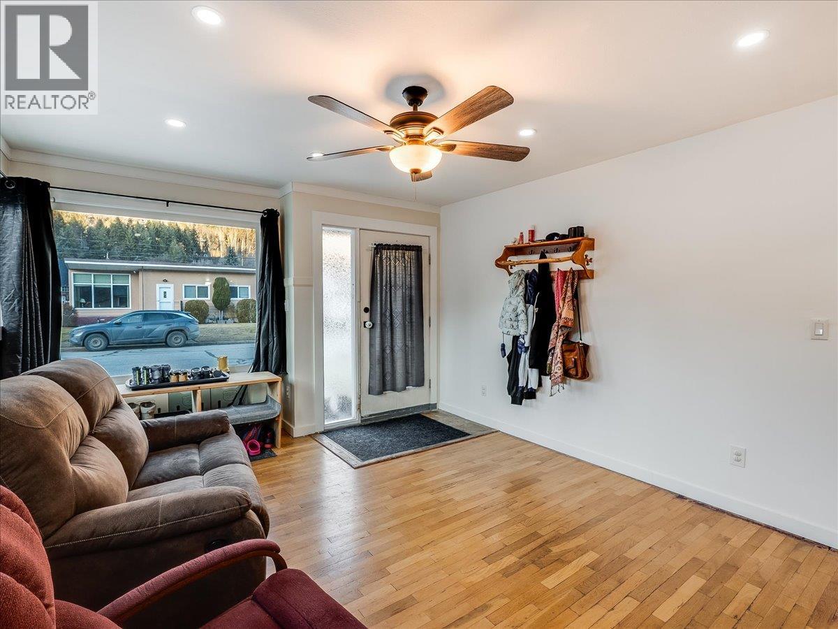 3330 DAHLIA CRESCENT - 12