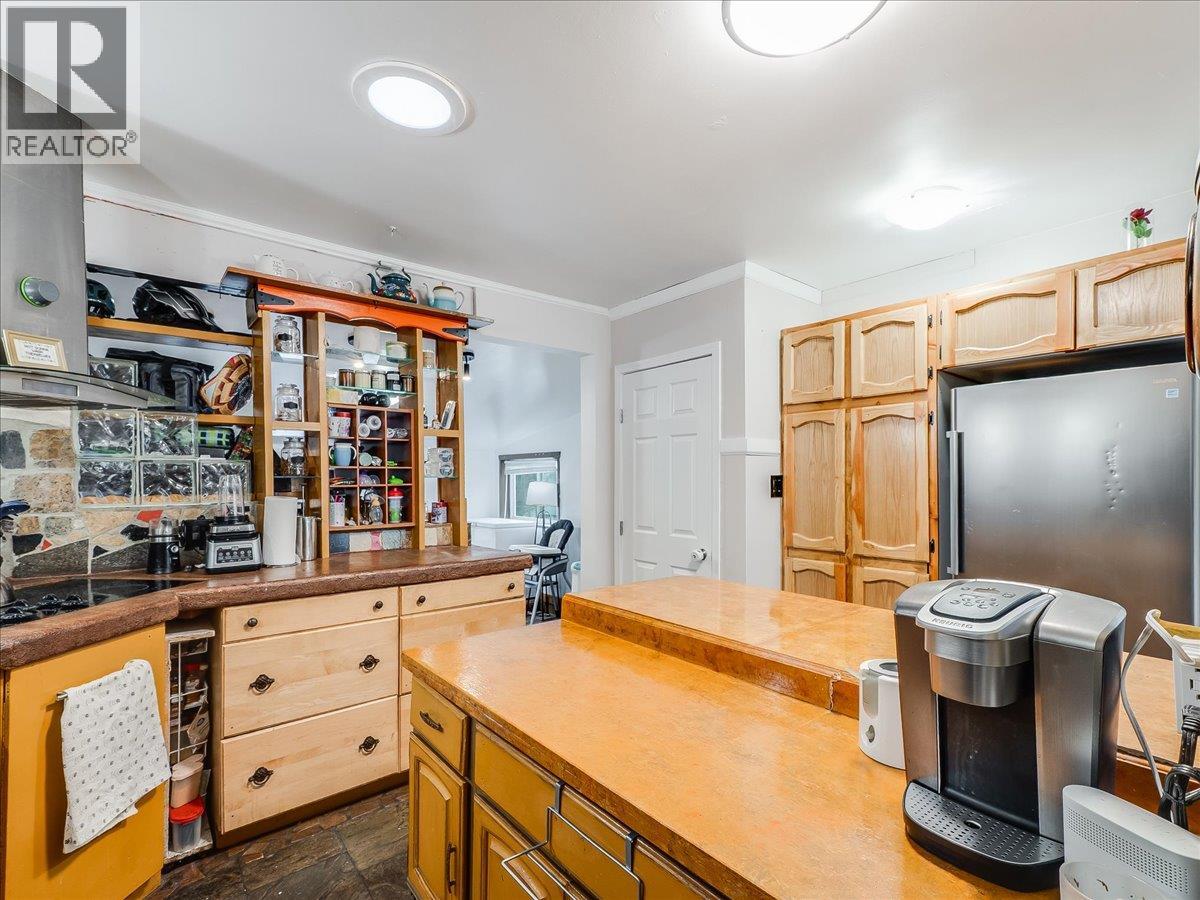 3330 DAHLIA CRESCENT - 17