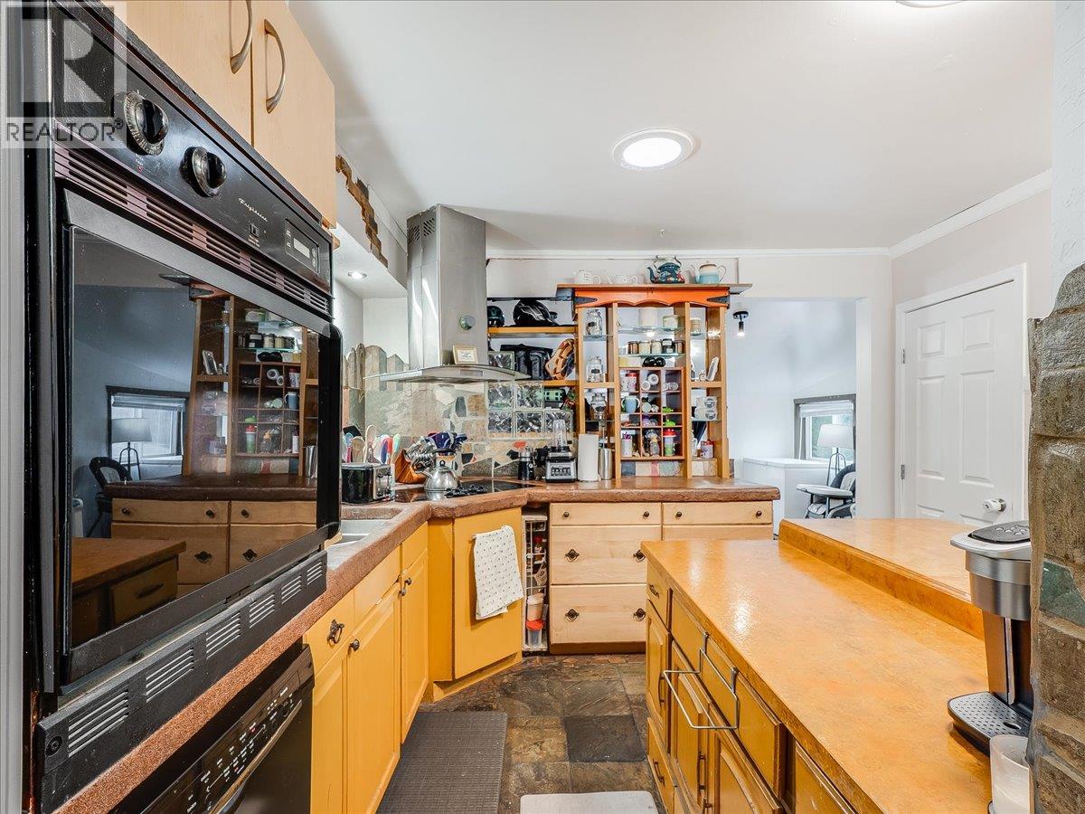 3330 DAHLIA CRESCENT - 18