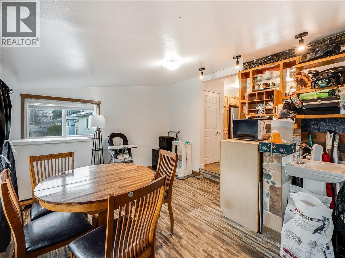 3330 DAHLIA CRESCENT - 20