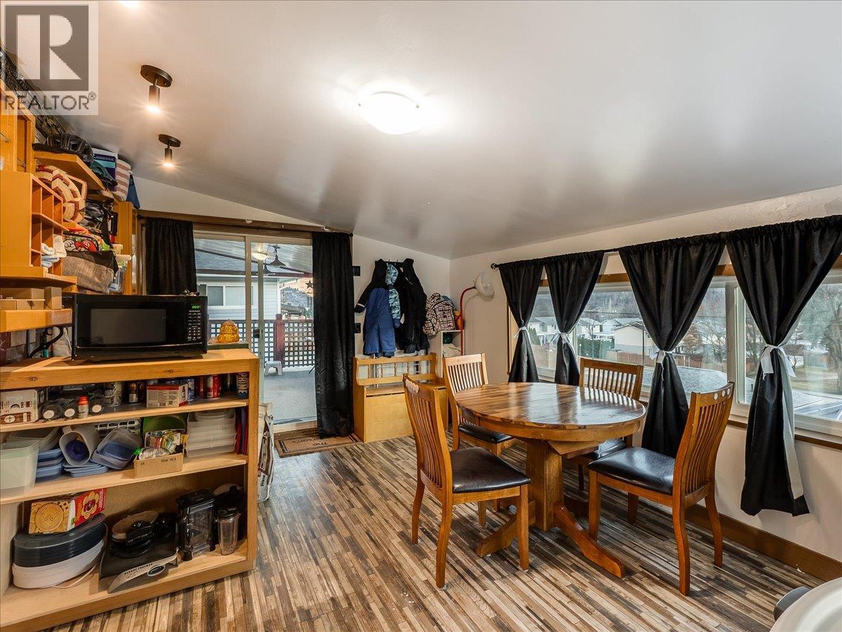 3330 DAHLIA CRESCENT - 21