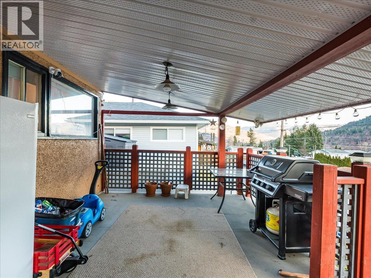 3330 DAHLIA CRESCENT - 23