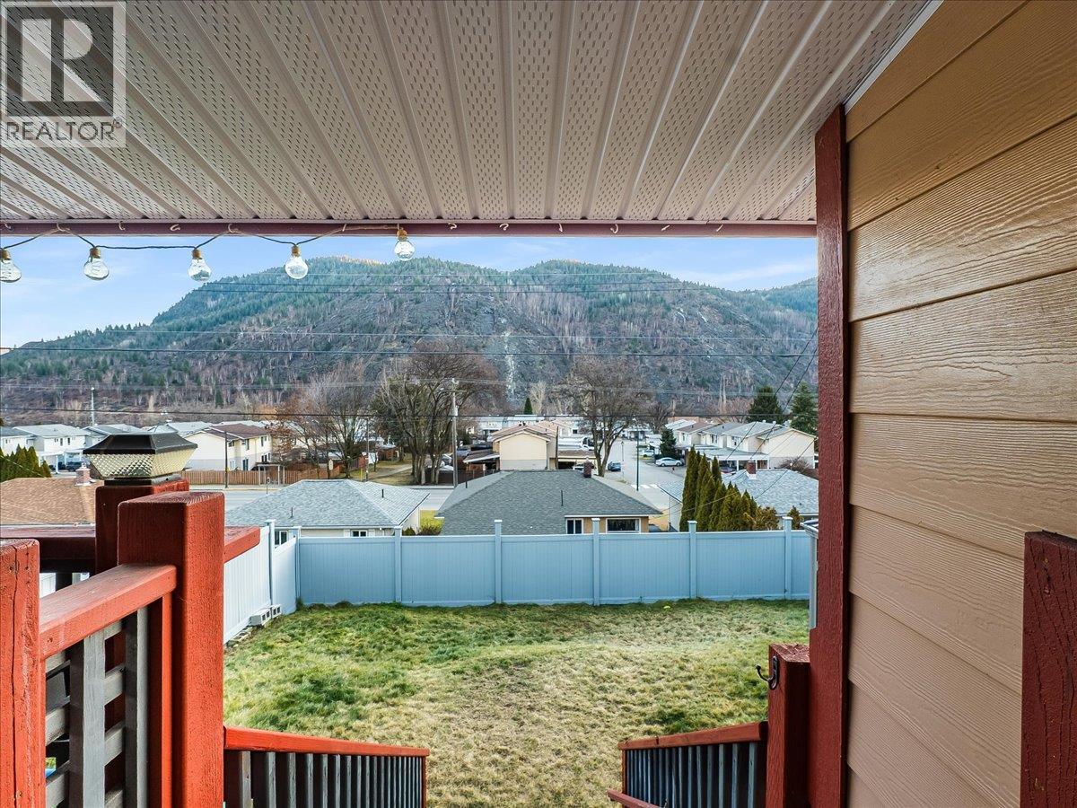 3330 DAHLIA CRESCENT - 24