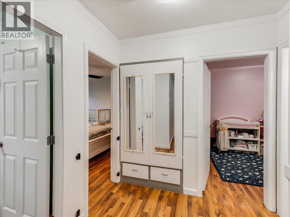 3330 DAHLIA CRESCENT - 25