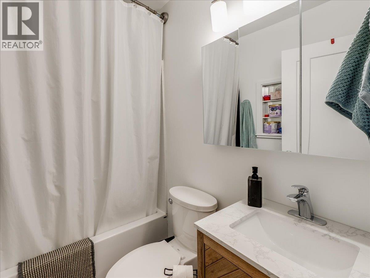 3330 DAHLIA CRESCENT - 26