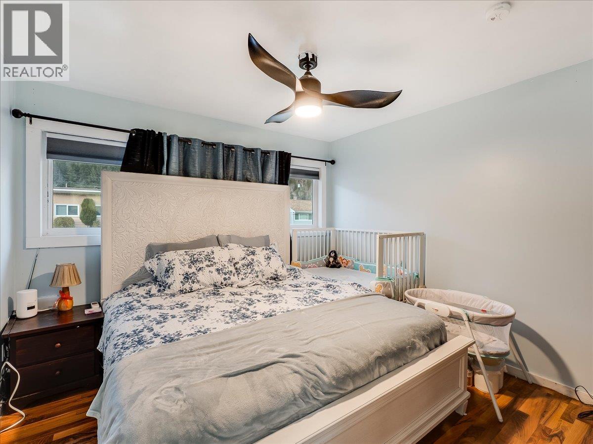 3330 DAHLIA CRESCENT - 27