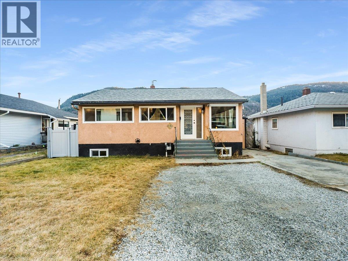 3330 DAHLIA CRESCENT - Image 3